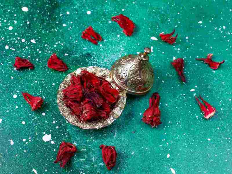 Il profumo del tempo: la rosa e la cucina nelle corti d’Oriente e&nbsp;d’Occidente